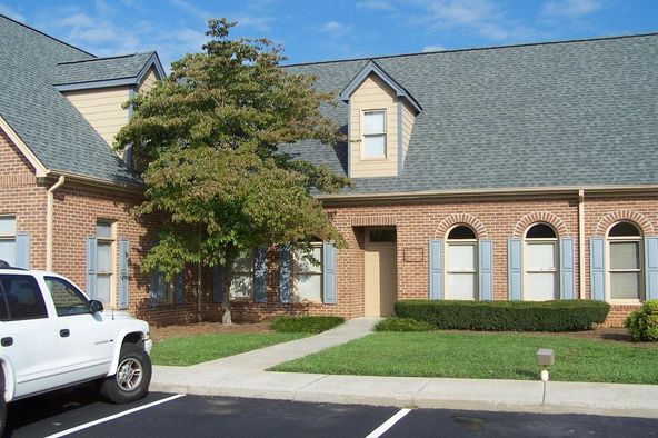 McGhee Tyson Office Plaza: 269 Cusick Rd./186 Airport Plaza, Alcoa, TN 37701